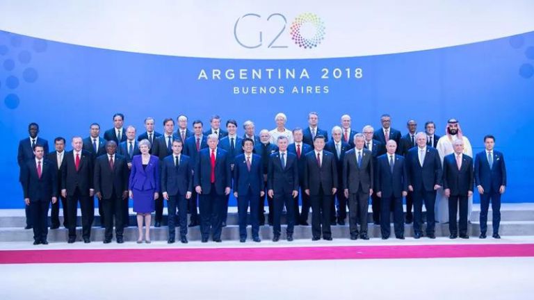 习近平：中国将继续深化市场化改革　?；げê椭恫? /> 
</p>
<p>
	<br />
</p>
<p>
	当地时间11月30日，二十国集团领导人第十三次峰会在阿根廷布宜诺斯艾利斯举行。国家主席习近平出席第一阶段会议并发表题为《登高望远，牢牢把握世界经济正确方向》的重要讲话。这是习近平同其他与会领导人合影。&nbsp;李涛&nbsp;摄|新华社
</p>
<p>
	国家主席习近平11月30日出席在布宜诺斯艾利斯举行的二十国集团领导人第十三次峰会第一阶段会议，并发表题为《登高望远，牢牢把握世界经济正确方向》的重要讲话。全文如下：
</p>
<p style=